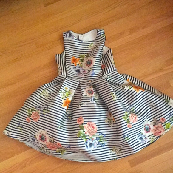 Barely worn fancy floral girl’s dress from Pippa and Julie - Picture 5 of 5